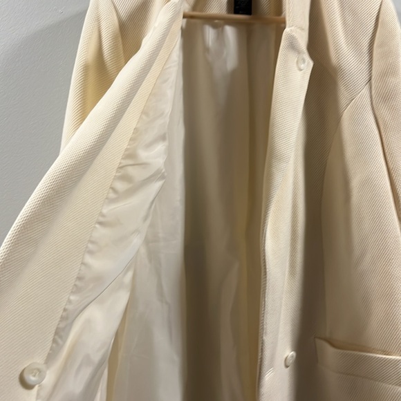 Lightly loved Lane Bryant size 14/16 ivory/winter white trench coat. - Picture 4 of 4